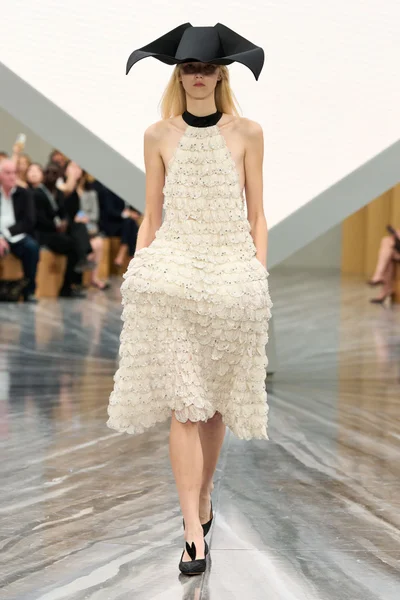 Look 74